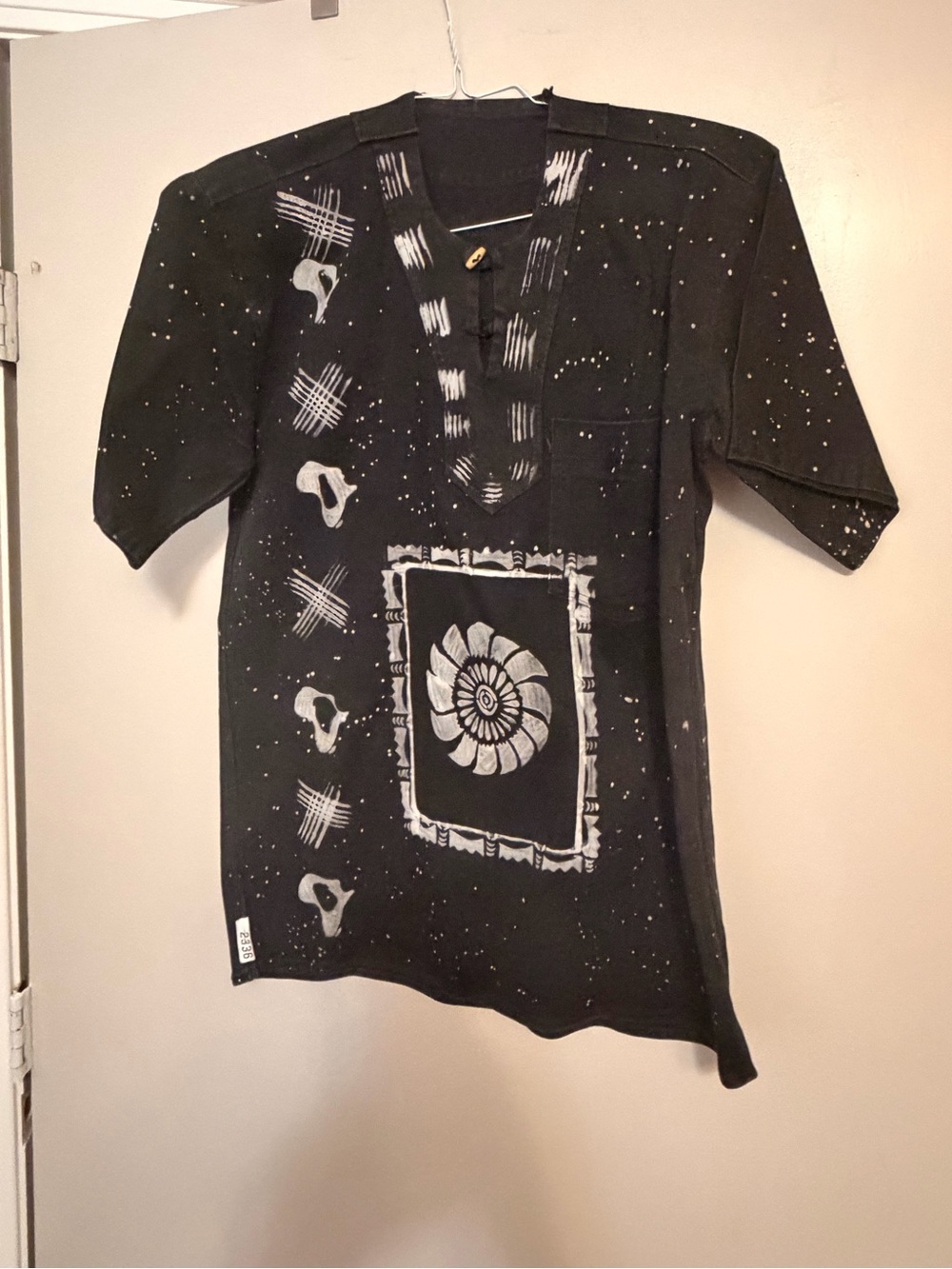Men's Black Graphic Short-Sleeve Top with White Shell Motif